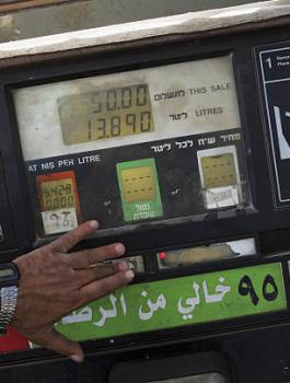 الضرائب على الطحين والمحروقات في الضفة الغربية 