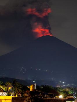 بركان جزيرة بالي الاندونيسية قد يساهم في تقليل ارتفاع حرارة الأرض!