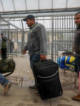 العمال العائدين الى الضفة الغربية 