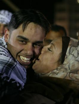 ليبرمان يكشف عن اتصالات سرية لعقد صفقة تبادل للأسرى