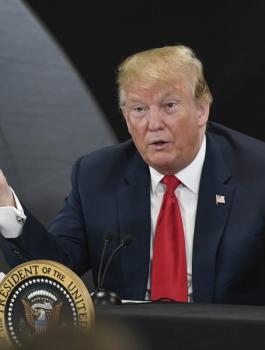 ترامب والمهاجرين 