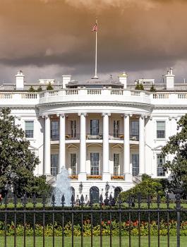 شخص يطلق النار على نفسه أمام البيت الأبيض