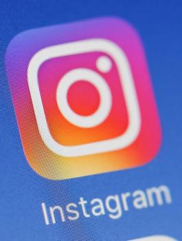 الاشارة الزرقاء في انستغرام 