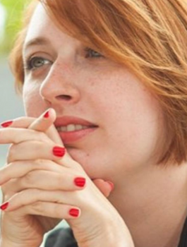 طعن صحفية روسية 