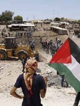 ترقب لقرار محكمة الاحتلال بالخان الأحمر