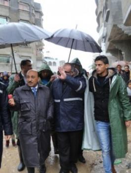 وزير الاشغال  يعلن حل أزمة أهالي جورة الصفطاوي بغزة