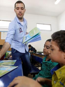 قطر تعلن عن رغبتها استقدام معلمين وإداريين فلسطينيين العام المقبل