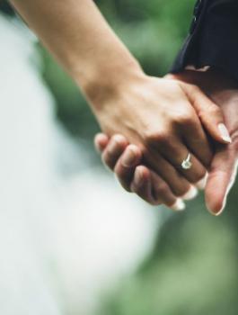 زوجت ابنتها 