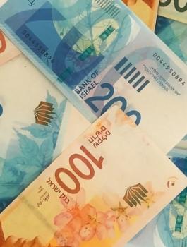 بنك يتسبب بخسارة مواطن تحويشة عمره 