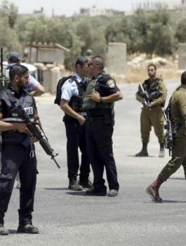 اعتقال فتاة فلسطينية في الخليل 