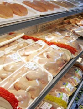 دجاج معروض في ثلاجات بأحد المراكز التجارية بعمان - (أرشيفية)