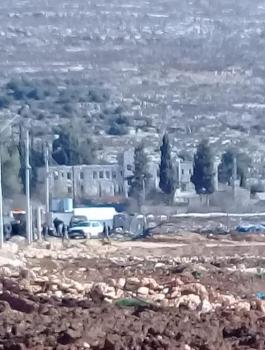 الاستيلاء على شاحنة وجرافة في بيت امر 