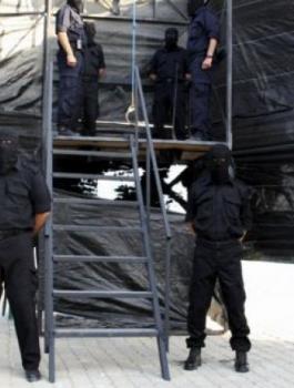 الاعدام على عملاء في غزة 