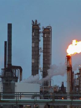 مصفاة بترول في كندا 