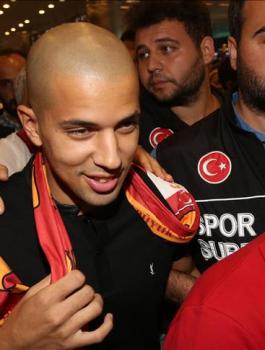 الجزائري "فيغولي" يصل إسطنبول للتوقيع لغلاطة سراي