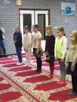 غضب في هولندا لتعليم اطفال الصلاة 