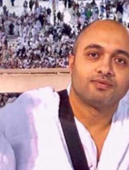 تامر حسني يؤدي العمرة في السعودية 