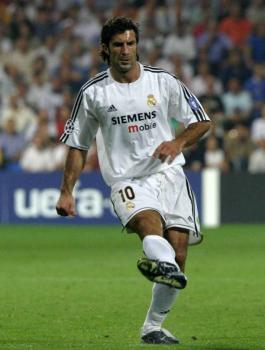 بيريز: هكذا جلبت فيغو إلى ريال مدريد