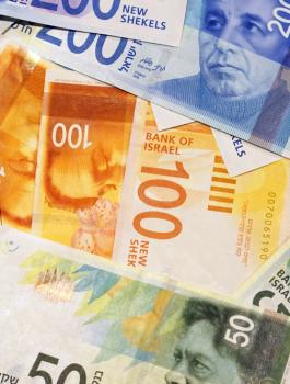 صرف مساعدات مالية للاسر الفقيرة في فلسطين 