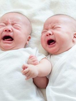 ولادة توأمين 