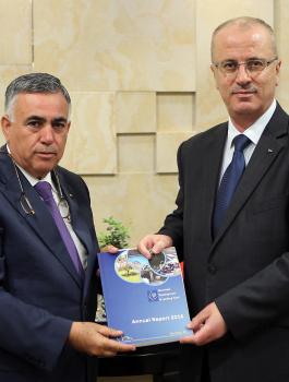 الحمد الله يتسلم تقرير إنجازات صندوق اقراض البلديات