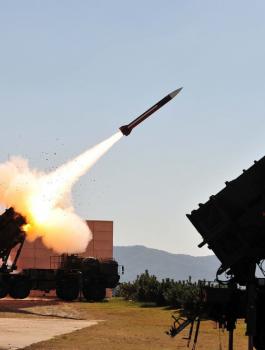 صحيفة هآرتس: الطائرة السورية التي أسقطها الجيش الاسرائيلي تم بتنسيق مع الروس