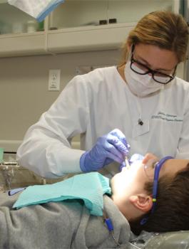 وزارة الصحة وطب الاسنان في فلسطين 