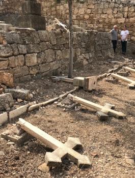 الاعتداء على مقبرة دير الرهبان 