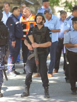 ضابط شرطة يعثر على مبلغ مالي كبير 