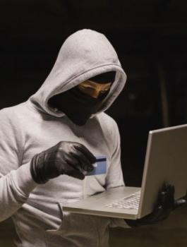 سرقة أموال عبر فيسبوك 