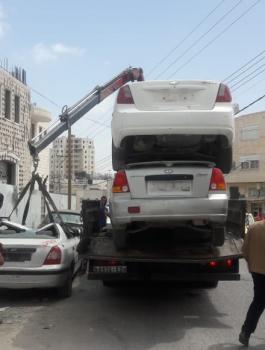 اتلاف مركبات غير قانونية في الخليل 