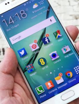 Best-Smartphone-Of-2015-Year-Greatest-Flagship-Smartphone-UK-Which-Is-The-Best-Smartphone-Of-The-Year-Samsung-Galaxy-S6-Edge-iPh-401093