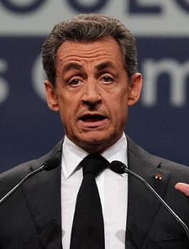 2332283300000578-0-Nicholas_Sarkozy_pictured_today_pledged_to_dramatically_reduce_t-m-2_1472048750052