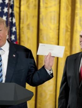 الرسالة التي تركها أوباما لترامب في درج مكتبه