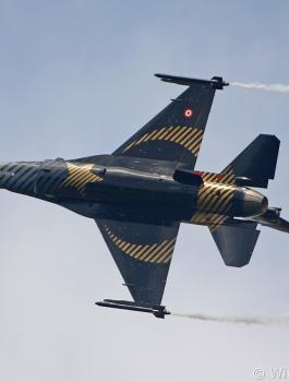 F-16 Solo Display Turkish Air Force.. EBFS 2012 (20)