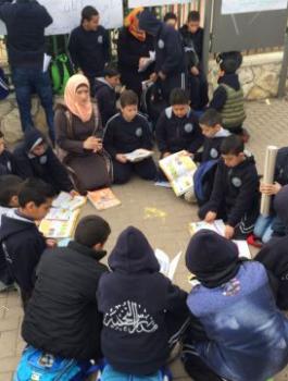 مدرسة بالقدس تضطر للتعلم بالشارع