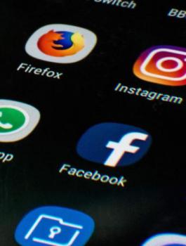 عطل فيسبوك وواتساب 