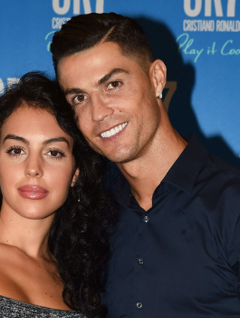 رونالدو وحبيبته 