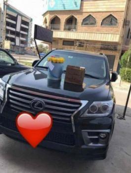 أردني يشعل مواقع التواصل الاجتماعي لاعتذاره لزوجته بهذه الطريقة 