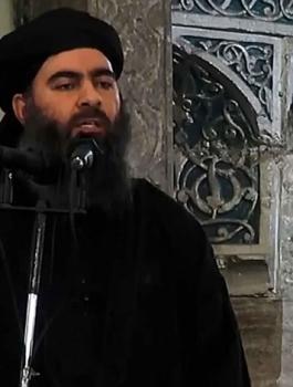 البغدادي محاطاً بالراقصات