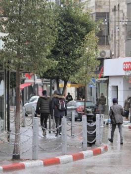 فتح المحال التجارية في رام الله 