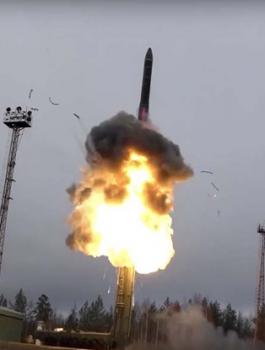 بوتين والاسلحة الروسية 