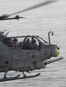 ايران والبحرية الامريكية 