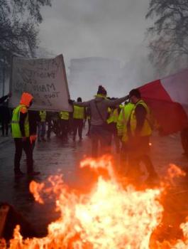 المتظاهرون في فرنسا 