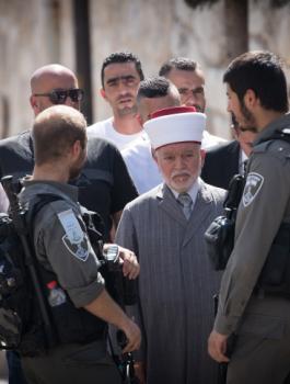 تحذيرات من اتهام اسرائيل للأوقاف الأسلامية بالقدس  بـ