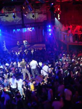 الشرطة تمنع الحفلات بعد الساعة 12 ليلا 