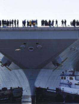  ترامب يطلق سفينةً حربيةً بتكلفة 13 مليار دولار 