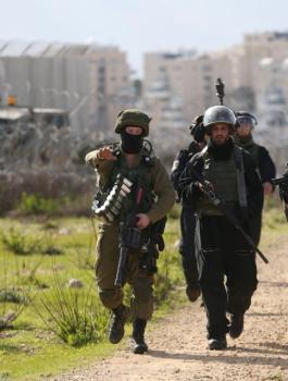 اعتقال مسنة بزعم محاولتها تنفيذ عملية طعن قرب رام الله 