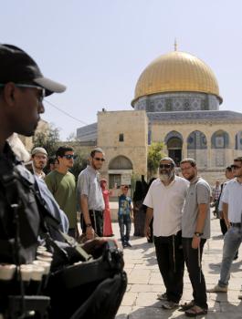 المستوطنين يقتحمون المسجد الأقصى 