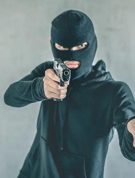 سطو مسلح يستهدف محل صرافة في طولكرم 